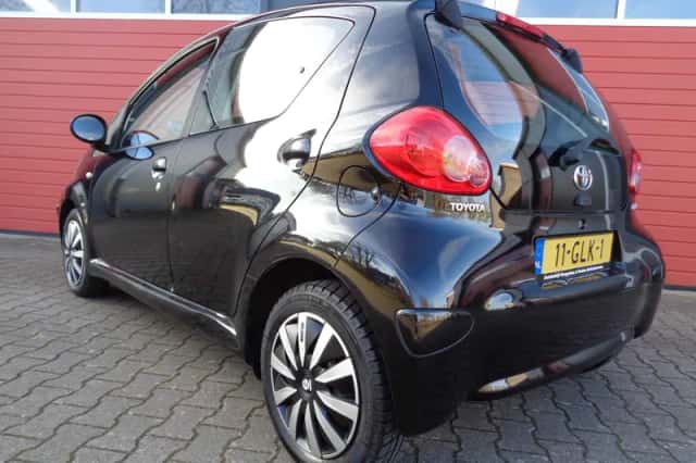 Toyota Aygo (2008) thumbnail 5