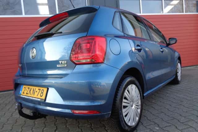 Volkswagen Polo (2015) thumbnail 2