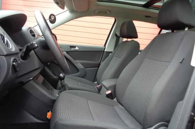 Volkswagen Tiguan (2009) thumbnail 2