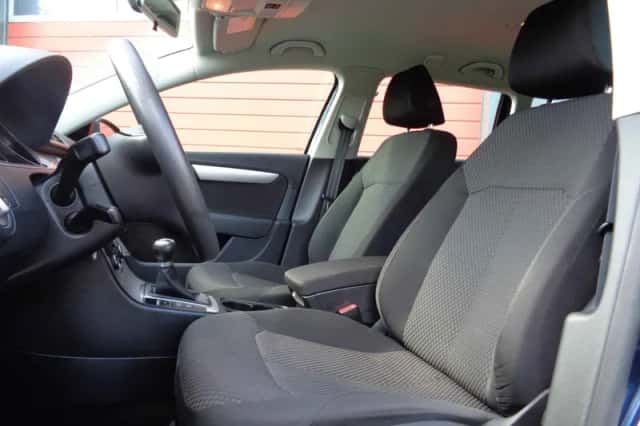 Volkswagen Passat (2011) thumbnail 2