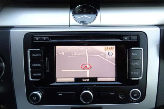 Volkswagen Passat (2011) thumbnail 3
