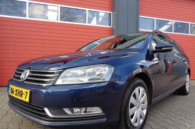 Volkswagen Passat (2011) thumbnail 4