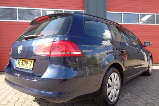 Volkswagen Passat (2011) thumbnail 5