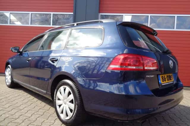 Volkswagen Passat (2011) thumbnail 6
