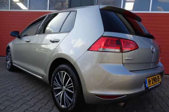 Volkswagen Golf (2017) thumbnail 5
