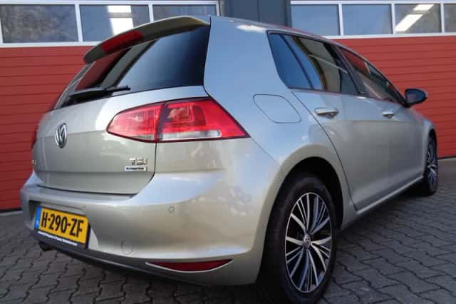 Volkswagen Golf (2017) thumbnail 6