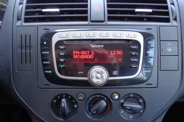 Ford C-Max (2006) thumbnail 3