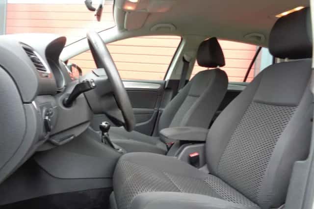 Volkswagen Golf (2010) thumbnail 2