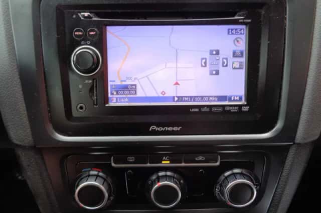 Volkswagen Golf (2010) thumbnail 3