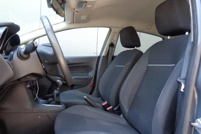 Ford Fiesta (2014) thumbnail 2