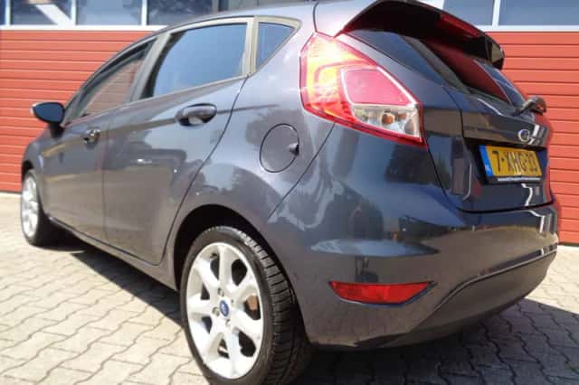 Ford Fiesta (2014) thumbnail 5