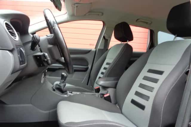 Ford Focus (2010) thumbnail 2