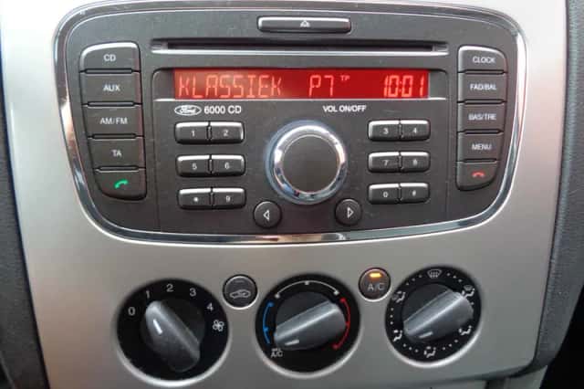 Ford Focus (2010) thumbnail 3