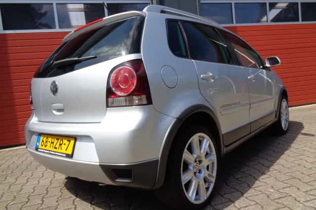 Volkswagen Polo (2009) thumbnail 2