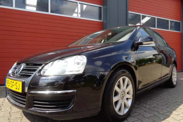 Volkswagen Jetta (2006) thumbnail 4