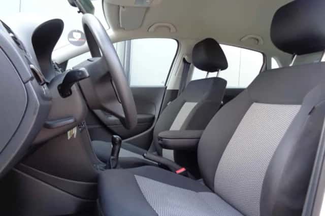 Volkswagen Polo (2012) thumbnail 2