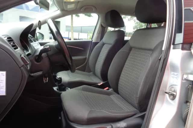 Volkswagen Polo (2016) thumbnail 2