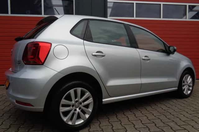 Volkswagen Polo (2016) thumbnail 6