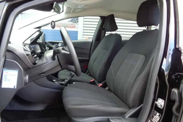 Ford Fiesta (2019) thumbnail 2