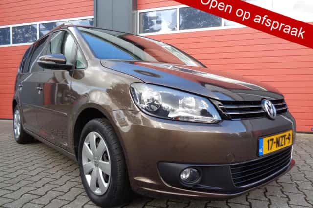 Volkswagen Touran (2011) thumbnail 1