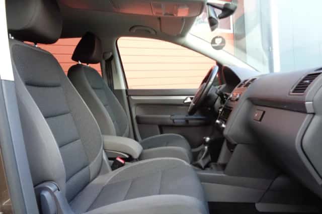 Volkswagen Touran (2011) thumbnail 3