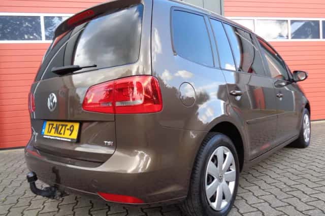 Volkswagen Touran (2011) thumbnail 5