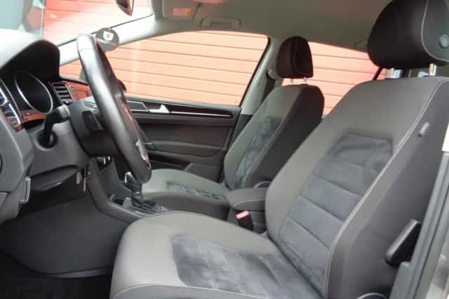 Volkswagen Golf Sportsvan (2015) thumbnail 2