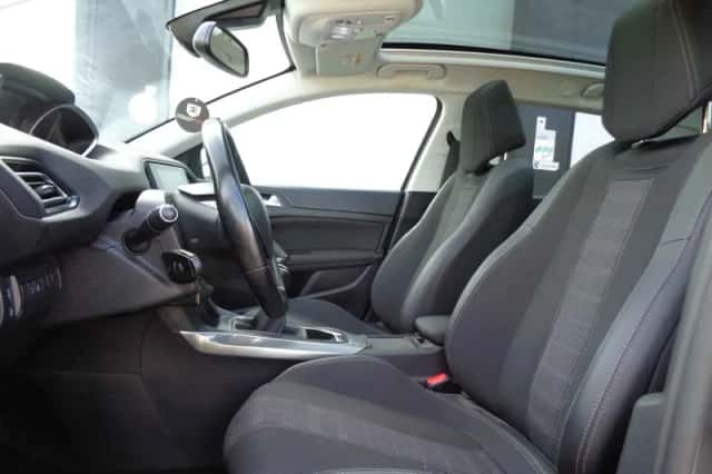 Peugeot 308 (2021) thumbnail 3