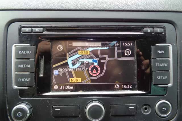 Volkswagen Sharan (2011) thumbnail 3