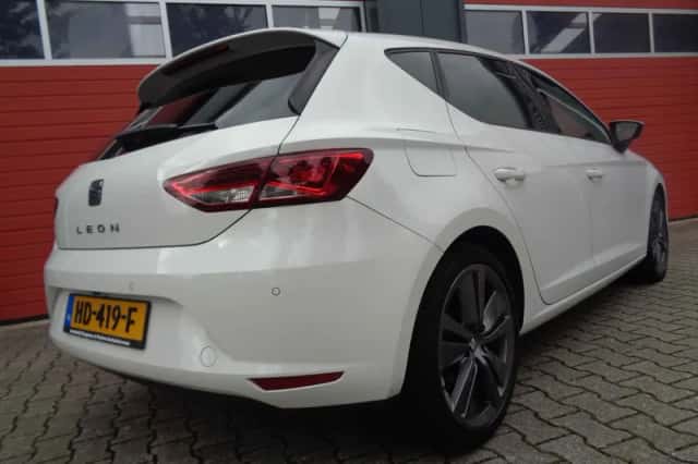 SEAT Leon (2016) thumbnail 2
