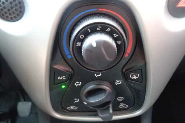 Peugeot 108 (2014) thumbnail 3