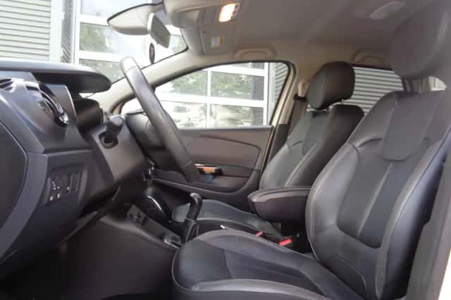 Renault Captur (2016) thumbnail 2