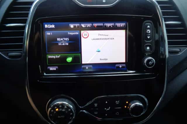 Renault Captur (2016) thumbnail 3