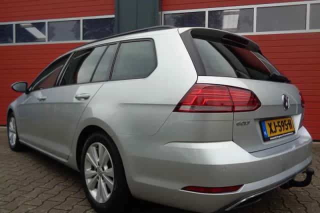 Volkswagen Golf (2018) thumbnail 5
