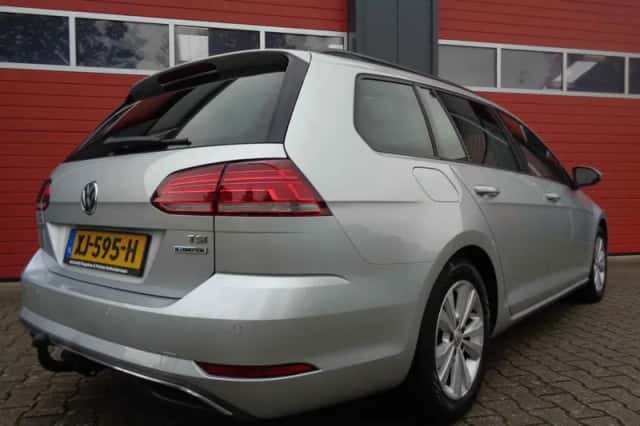 Volkswagen Golf (2018) thumbnail 6