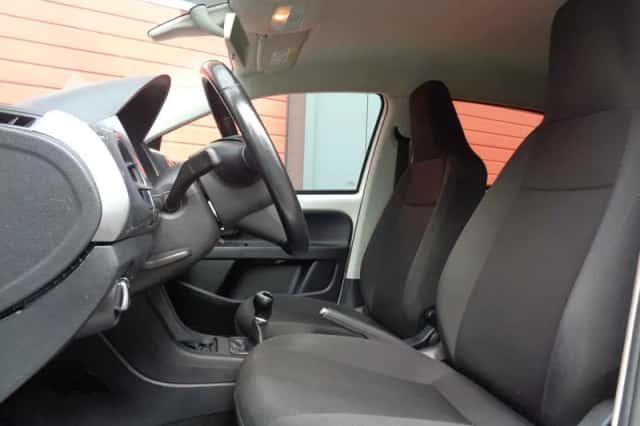 SEAT Mii (2015) thumbnail 2