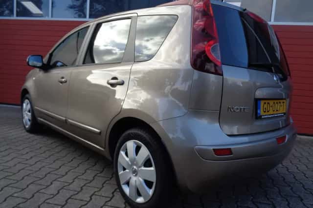 Nissan Note (2010) thumbnail 6