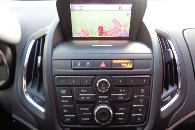 Opel Zafira (2014) thumbnail 3