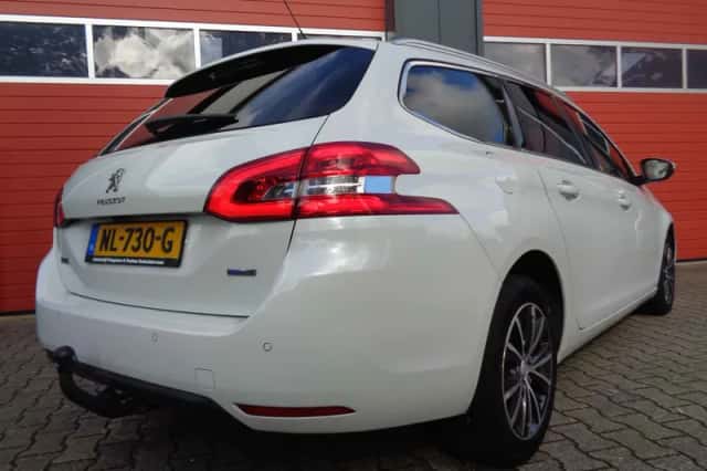 Peugeot 308 (2017) thumbnail 6