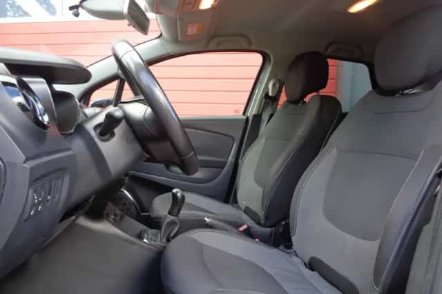Renault Captur (2014) thumbnail 2