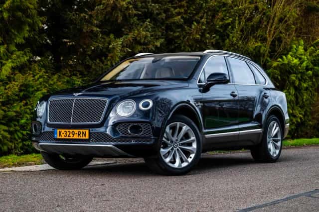 Bentley Bentayga (2016) thumbnail 1