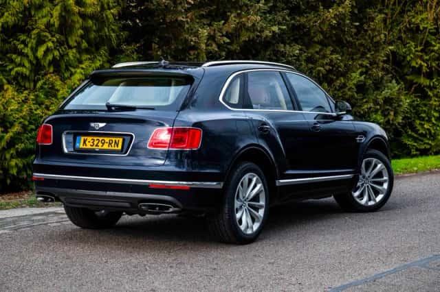 Bentley Bentayga (2016) thumbnail 2