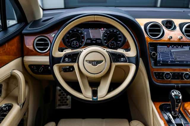 Bentley Bentayga (2016) thumbnail 6