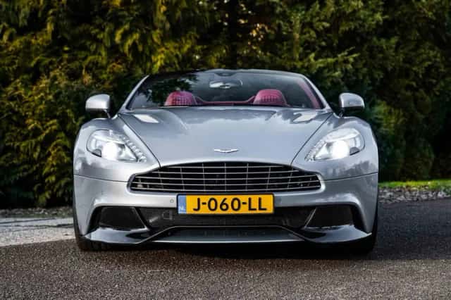 Aston Martin Vanquish (2013) thumbnail 3