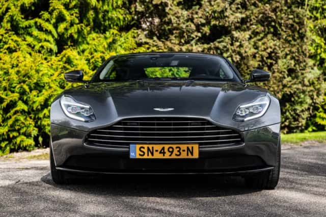 Aston Martin DB11 (2016) thumbnail 3