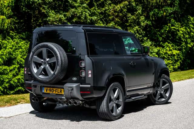 Land Rover Defender (2024) thumbnail 2