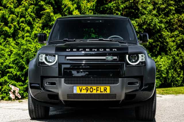 Land Rover Defender (2024) thumbnail 3