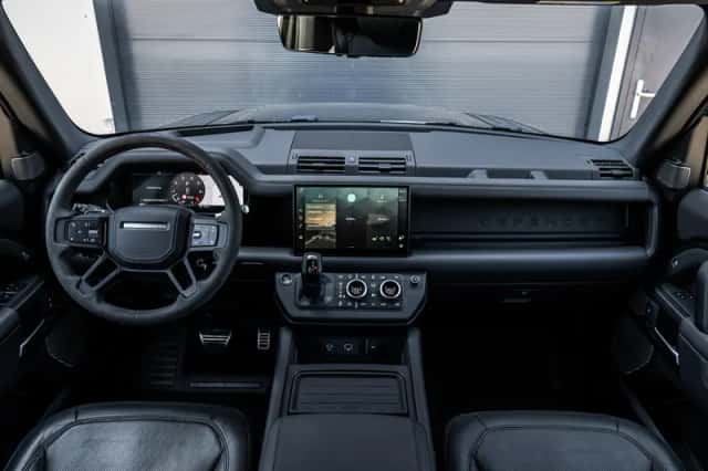 Land Rover Defender (2024) thumbnail 6