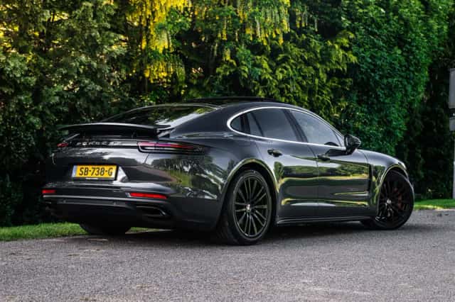 Porsche Panamera (2018) thumbnail 2