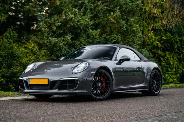 Porsche 911 (2018) thumbnail 1